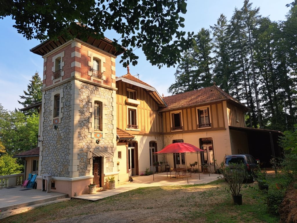 Maison 9 pièces 240 m² · à Gourdon · 240 m² · 470 000 €