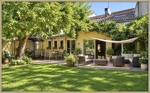 Maison 5 pièces 205 m² · à Sainte-Foy-la-Grande · 205 m² · 327 000 €
