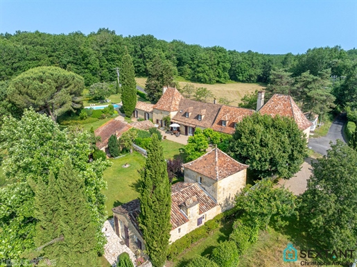 Maison 13 pièces 404 m² · à Lalinde · 404 m² · 697 000 €