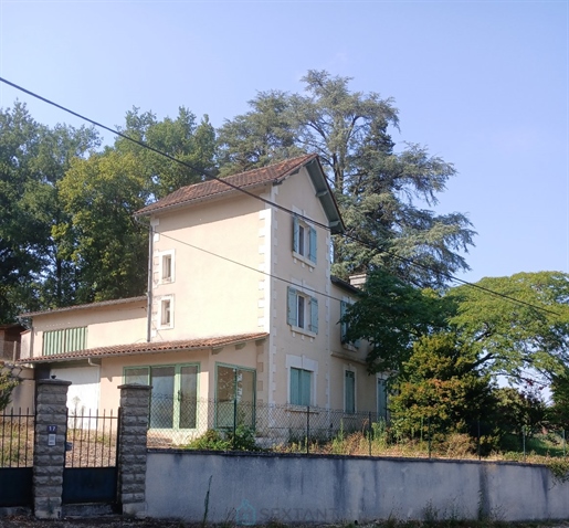 Maison 8 pièces 154 m² · à Ribérac · 154 m² · 170 000 €