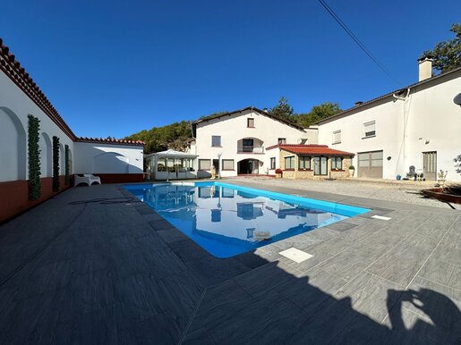 Maison 16 pièces 494 m² · à Cahors · 494 m² · 663 000 €