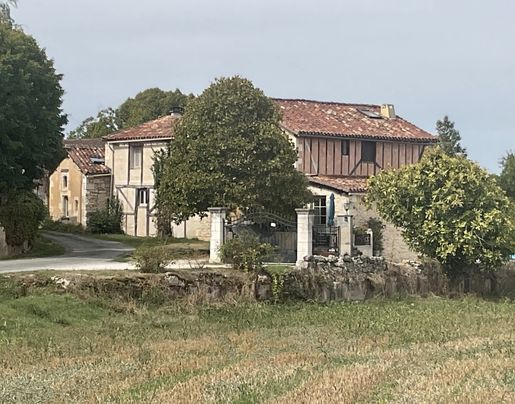 Maison 7 pièces 240 m² · à Festalemps · 240 m² · 322 000 €