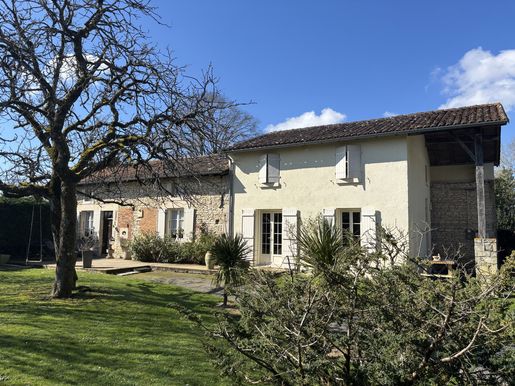 Maison 6 pièces 150 m² · à Saint-Coutant · 150 m² · 189 000 €