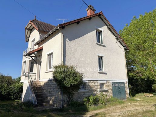 Maison 5 pièces 160 m² · à Saint-Amand-Montrond · 160 m² · 139 900 €