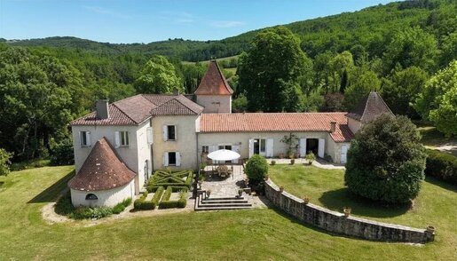 Maison 9 pièces 323 m² · à Puy-l'Évêque · 323 m² · 699 000 €