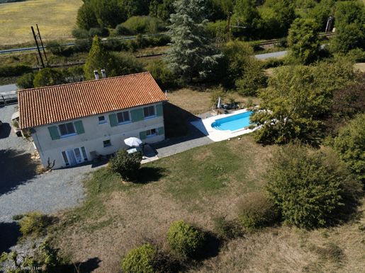Maison 5 pièces 152 m² · à Ruffec · 152 m² · 149 950 €