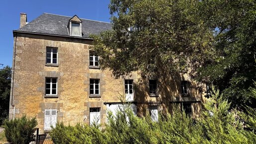 Maison 14 pièces 1000 m² · à Montgivray · 1 000 m² · 98 000 €