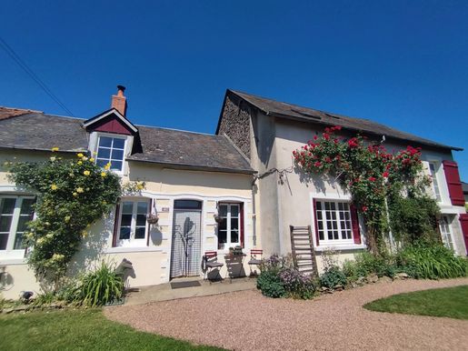 Maison 8 pièces 166 m² · à Alluy · 166 m² · 230 000 €