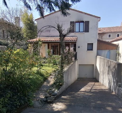 Maison 7 pièces 180 m² · à Chasseneuil-sur-Bonnieure · 180 m² · 194 500 €