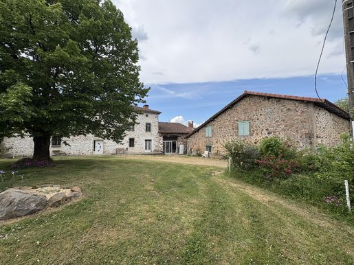 Maison 8 pièces 270 m² · à Chabrac · 270 m² · 312 000 €