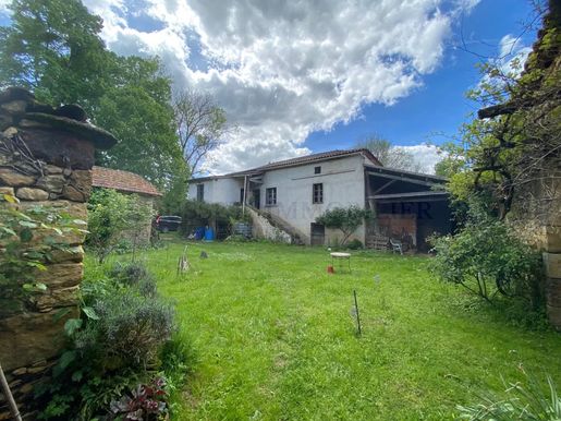 Maison 9 pièces 205 m² · à Villefranche-du-Périgord · 205 m² · 233 200 €