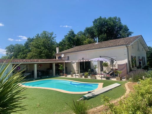 Maison 5 pièces 180 m² · à Ménesplet · 180 m² · 296 000 €