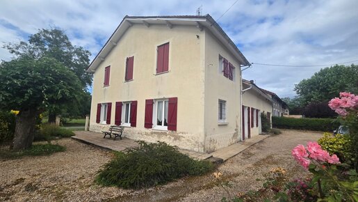Maison 6 pièces 138 m² · à Ménesplet · 138 m² · 159 000 €
