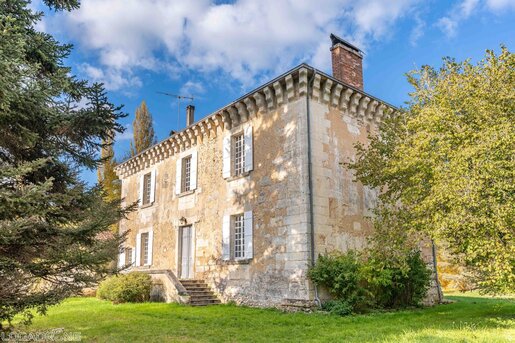 Maison 8 pièces 248 m² · à Vergt · 248 m² · 630 000 €