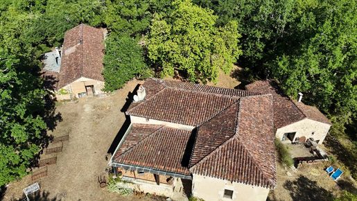 Maison 10 pièces 334 m² · à Albas · 334 m² · 399 000 €
