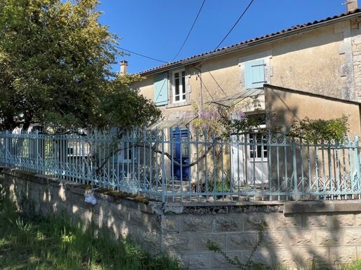 Maison 6 pièces 187 m² · à Ruffec · 187 m² · 196 750 €