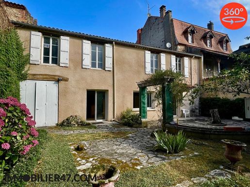 Maison 8 pièces 213 m² · à Casseneuil · 213 m² · 179 900 €