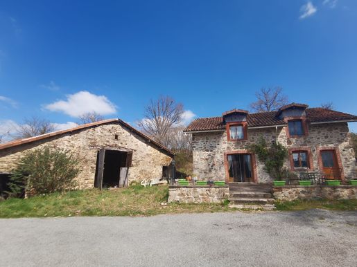 Maison 8 pièces 238 m² · à Saint-Junien · 238 m² · 432 500 €