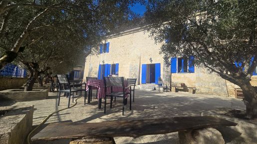 Maison 15 pièces 520 m² · à Saint-Jean-d'Eyraud · 520 m² · 639 000 €