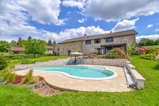 Maison 9 pièces 216 m² · à Châteauneuf-la-Forêt · 216 m² · 299 500 €