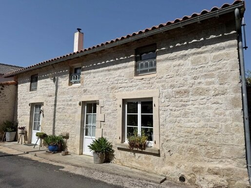 Maison 8 pièces 275 m² · à Villefagnan · 275 m² · 276 590 €