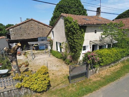 Maison 3 pièces 78 m² · à Nanteuil-en-Vallée · 78 m² · 65 000 €