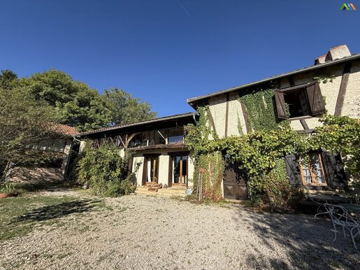 Maison 9 pièces 273 m² · à Boulogne-sur-Gesse · 273 m² · 430 000 €