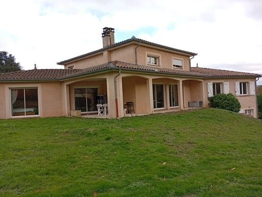 Maison 206 m² · à Saint-Amans-Soult · 206 m² · 291 500 €