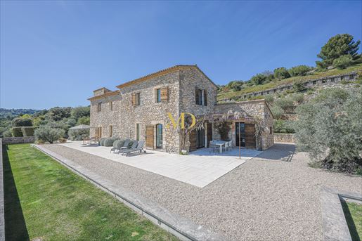 Maison 6 pièces 300 m² · à Gordes · 300 m² · 4 900 000 €