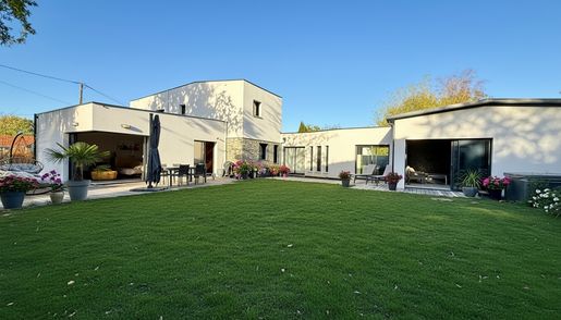 Maison 9 pièces 287 m² · à Mauves-sur-Loire · 287 m² · 699 000 €