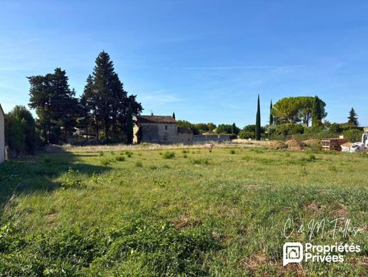 Terrain 960 m² · à Travaillan · 125 000 €