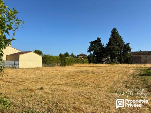 Terrain 960 m² · à Travaillan · 125 000 €