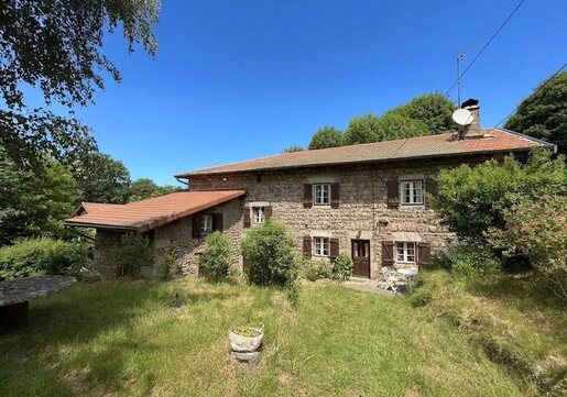 Maison 6 pièces 105 m² · à Saint-Anthème · 105 m² · 135 000 €
