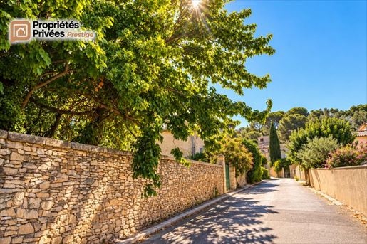 Maison 11 pièces 340 m² · à Nîmes · 340 m² · 695 000 €
