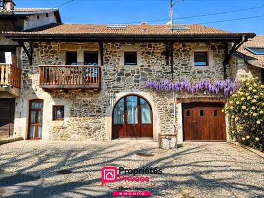 Maison 7 pièces 211 m² · à Chevrier · 211 m² · 595 000 €