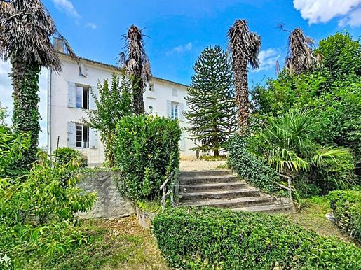 Maison 7 pièces 347 m² · à Saint-Martial-d'Artenset · 347 m² · 327 600 €