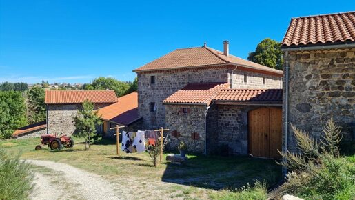 Maison 10 pièces 318 m² · à Saint-Didier-en-Velay · 318 m² · 585 000 €