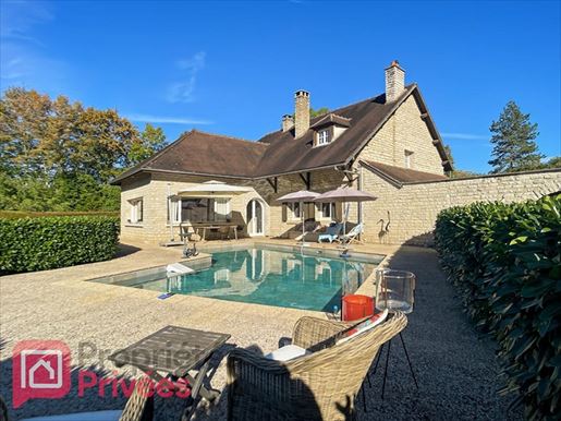 Maison 5 pièces 206 m² · à Voutenay-sur-Cure · 206 m² · 385 000 €