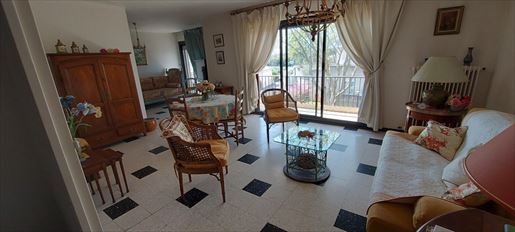 Appartement 4 pièces 106 m² · à Nîmes · 106 m² · 145 000 €