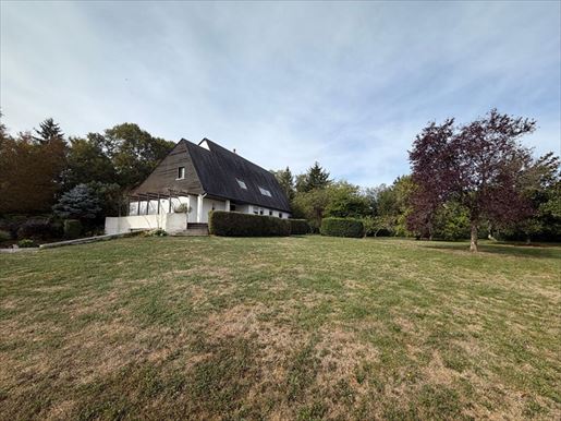 Maison 5 pièces 195 m² · à Saint-Éloi · 195 m² · 295 000 €