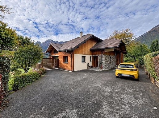 Maison 8 pièces 241 m² · à Ugine · 241 m² · 650 000 €