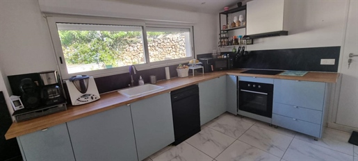 Single-story 3-room house in Bandol with garden, sea view