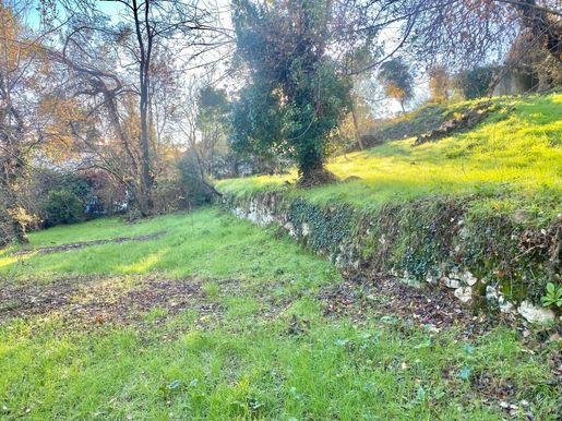 Terrain 3115 m² · à Saint-Jeannet · 442 000 €
