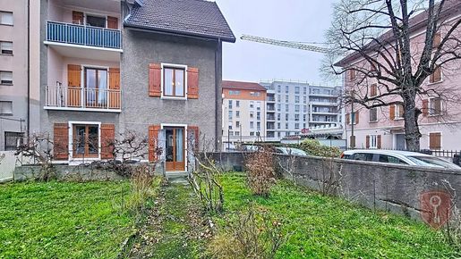 Immeuble 198 m² · à Ville-la-Grand · 198 m² · 470 000 €