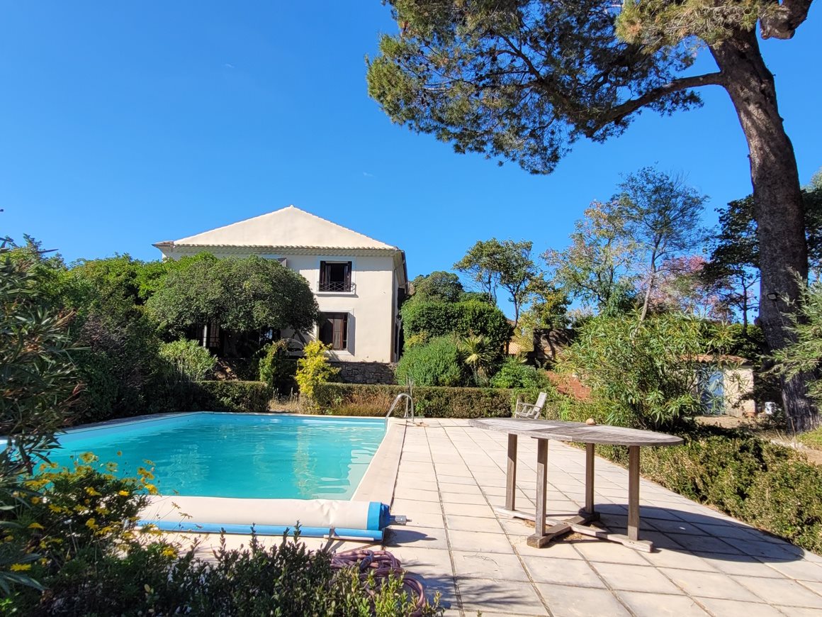 Maison à vendre, 370m², Roujan