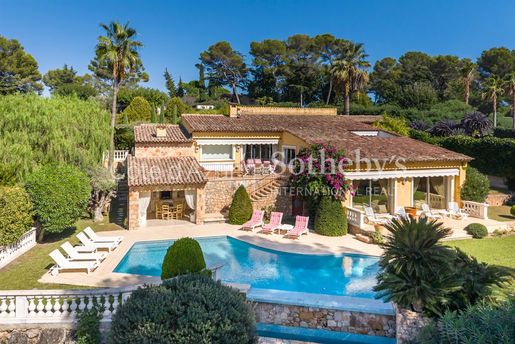 Maison 7 pièces 245 m² · à Mougins · 245 m² · 2 340 000 €