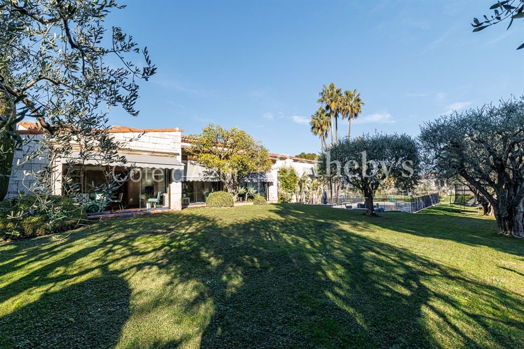 Casa, 359 m², terreno 2200 m²