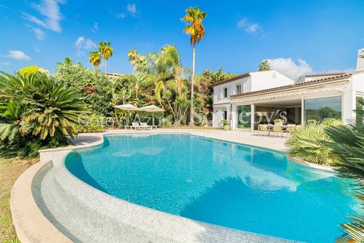 Maison 5 pièces 205 m² · à Villeneuve-Loubet · 205 m² · 3 360 000 €