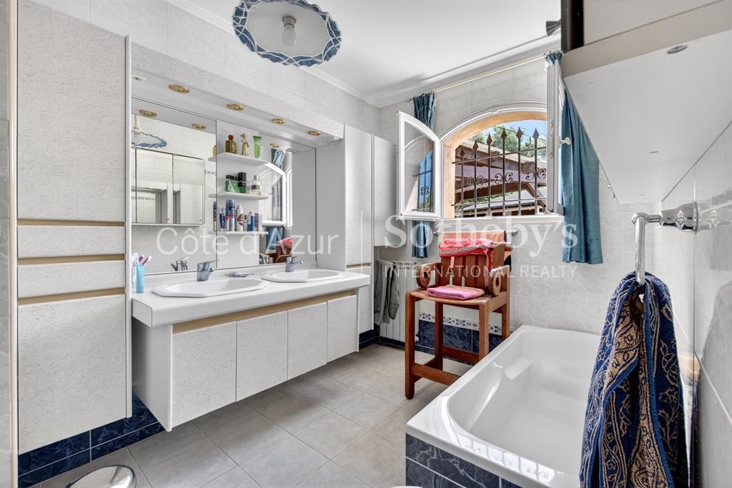 Maison – Antibes, Brusquets, Alpes-Maritimes - Plus