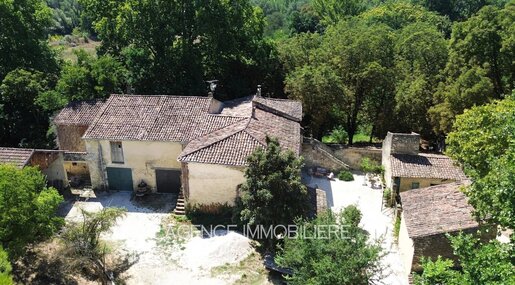 Maison 10 pièces 226 m² · à La Tour-d'Aigues · 226 m² · 1 565 000 €
